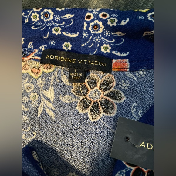 Adrienne Vittadini, large, nwt, floral, blue blouse with tie detail in front - Picture 5 of 5